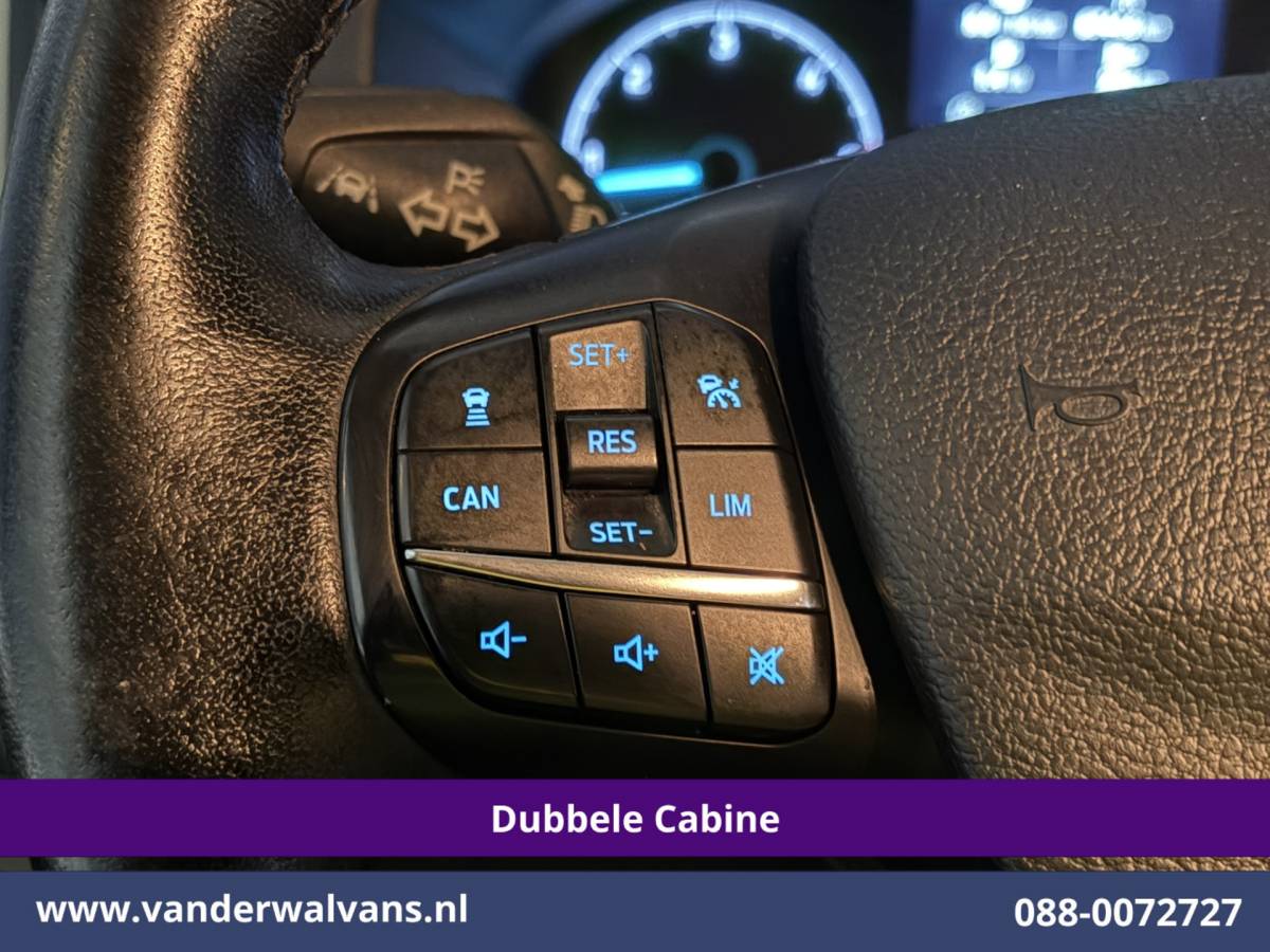 Ford Transit Custom Ford Transit Custom 2.0 TDCI 131pk Automaat L2H1 Dubbele Cabine Euro6 Airco | Xenon | 6-Zits | Camera | Apple Carplay | Adaptieve Cruisecontrol LED, Android Auto, Trekhaak, Stoelverwarming, Verwarmde voorruit, Parkeersensoren, Achterklep