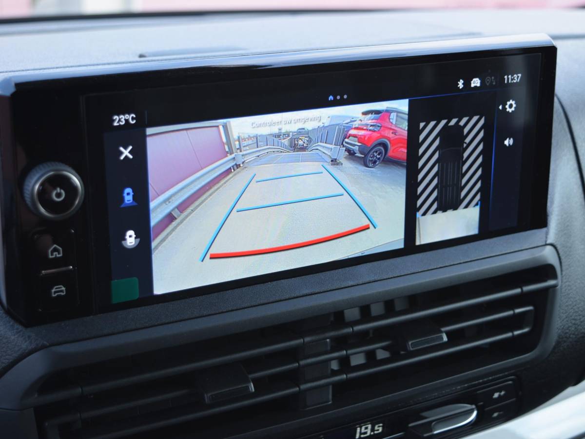 Opel Vivaro-e Opel Vivaro-e Dubbele Cabine 75kWh | STX Sport | Mooiste  bus van NL (!) | Lederen bekleding | Spoilerpakket | 18 inch Lichtmetalen velgen | Dynamic Comfort NAV Pakket | Winterpakket | 2x schuifdeur | Betimmering | Comfortstoelen |