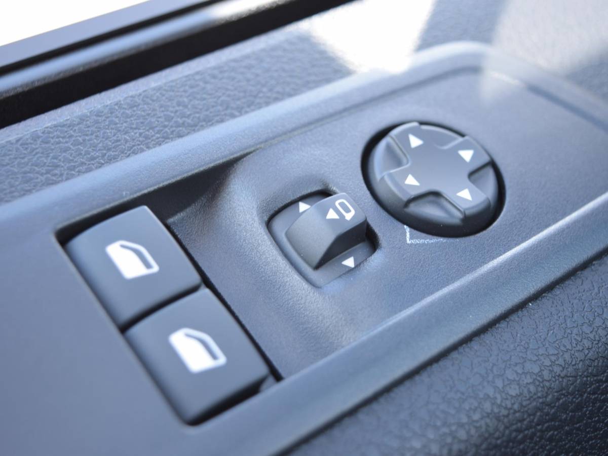 Opel Vivaro-e Opel Vivaro-e Dubbele Cabine 75kWh | STX Sport | Mooiste  bus van NL (!) | Lederen bekleding | Spoilerpakket | 18 inch Lichtmetalen velgen | Dynamic Comfort NAV Pakket | Winterpakket | 2x schuifdeur | Betimmering | Comfortstoelen |