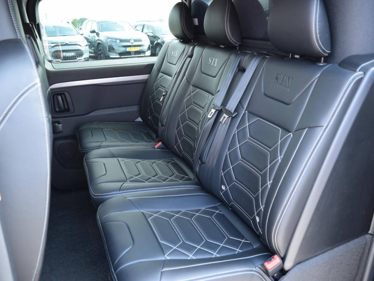 Opel Vivaro-e Opel Vivaro-e Dubbele Cabine 75kWh | STX Sport | Mooiste  bus van NL (!) | Lederen bekleding | Spoilerpakket | 18 inch Lichtmetalen velgen | Dynamic Comfort NAV Pakket | Winterpakket | 2x schuifdeur | Betimmering | Comfortstoelen |