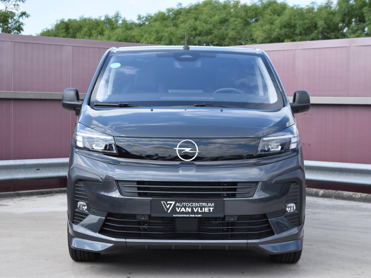 Opel Vivaro-e Opel Vivaro-e Dubbele Cabine 75kWh | STX Sport | Mooiste  bus van NL (!) | Lederen bekleding | Spoilerpakket | 18 inch Lichtmetalen velgen | Dynamic Comfort NAV Pakket | Winterpakket | 2x schuifdeur | Betimmering | Comfortstoelen |