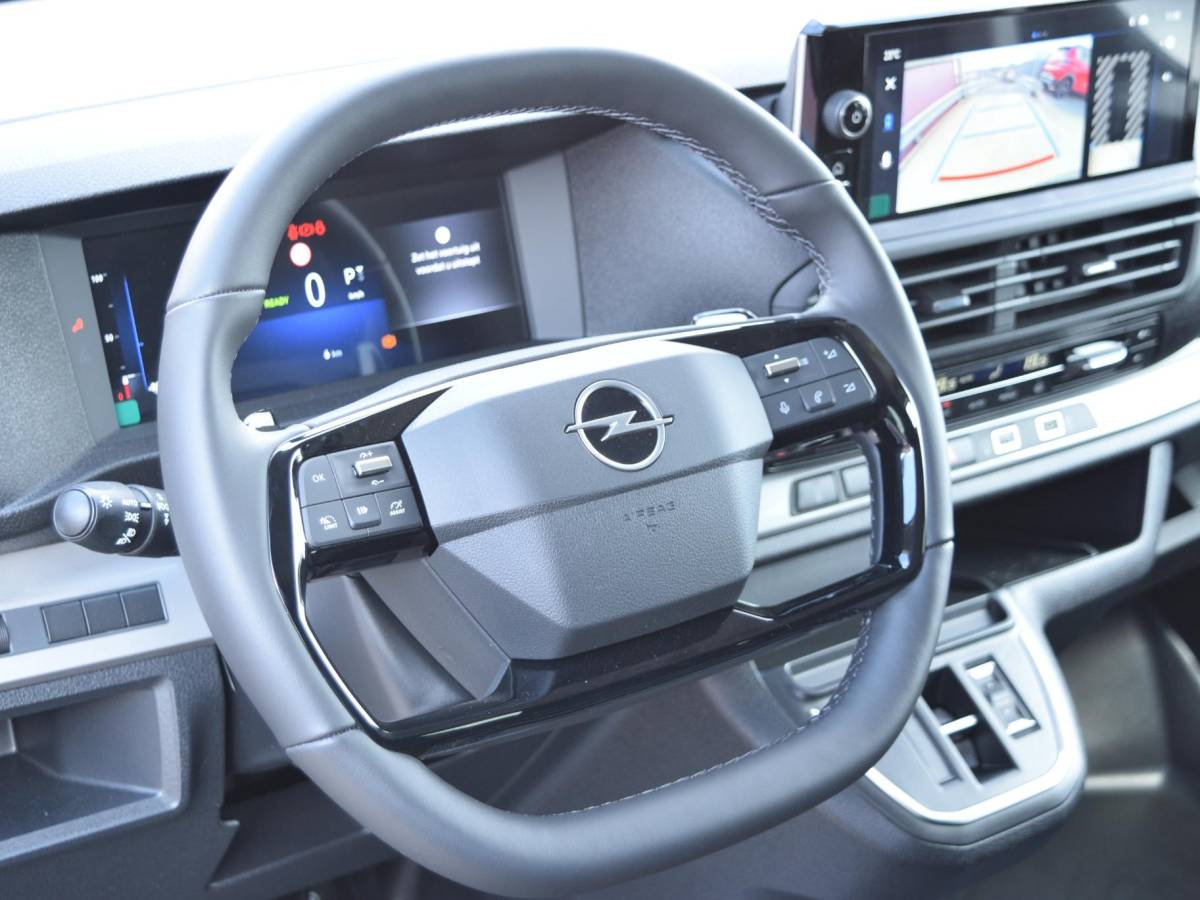 Opel Vivaro-e Opel Vivaro-e Dubbele Cabine 75kWh | STX Sport | Mooiste  bus van NL (!) | Lederen bekleding | Spoilerpakket | 18 inch Lichtmetalen velgen | Dynamic Comfort NAV Pakket | Winterpakket | 2x schuifdeur | Betimmering | Comfortstoelen |