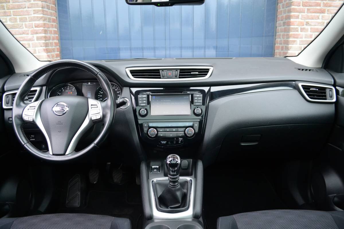 Nissan QASHQAI Nissan Qashqai 1.6 Connect Edition | Panoramadak | Trekhaak | 360 Camera | Cruise | Clima