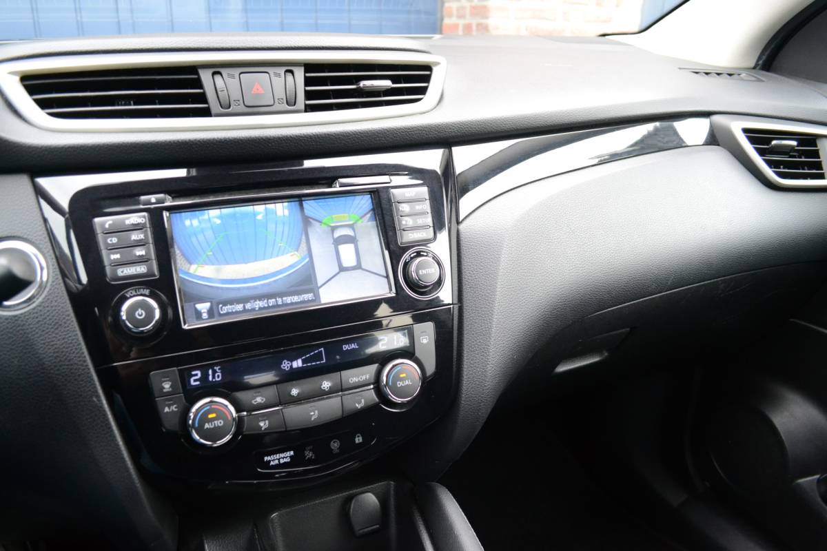 Nissan QASHQAI Nissan Qashqai 1.6 Connect Edition | Panoramadak | Trekhaak | 360 Camera | Cruise | Clima