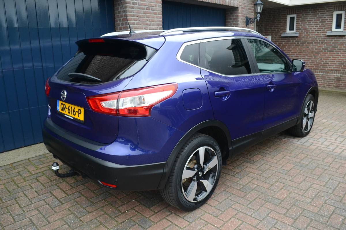 Nissan QASHQAI Nissan Qashqai 1.6 Connect Edition | Panoramadak | Trekhaak | 360 Camera | Cruise | Clima
