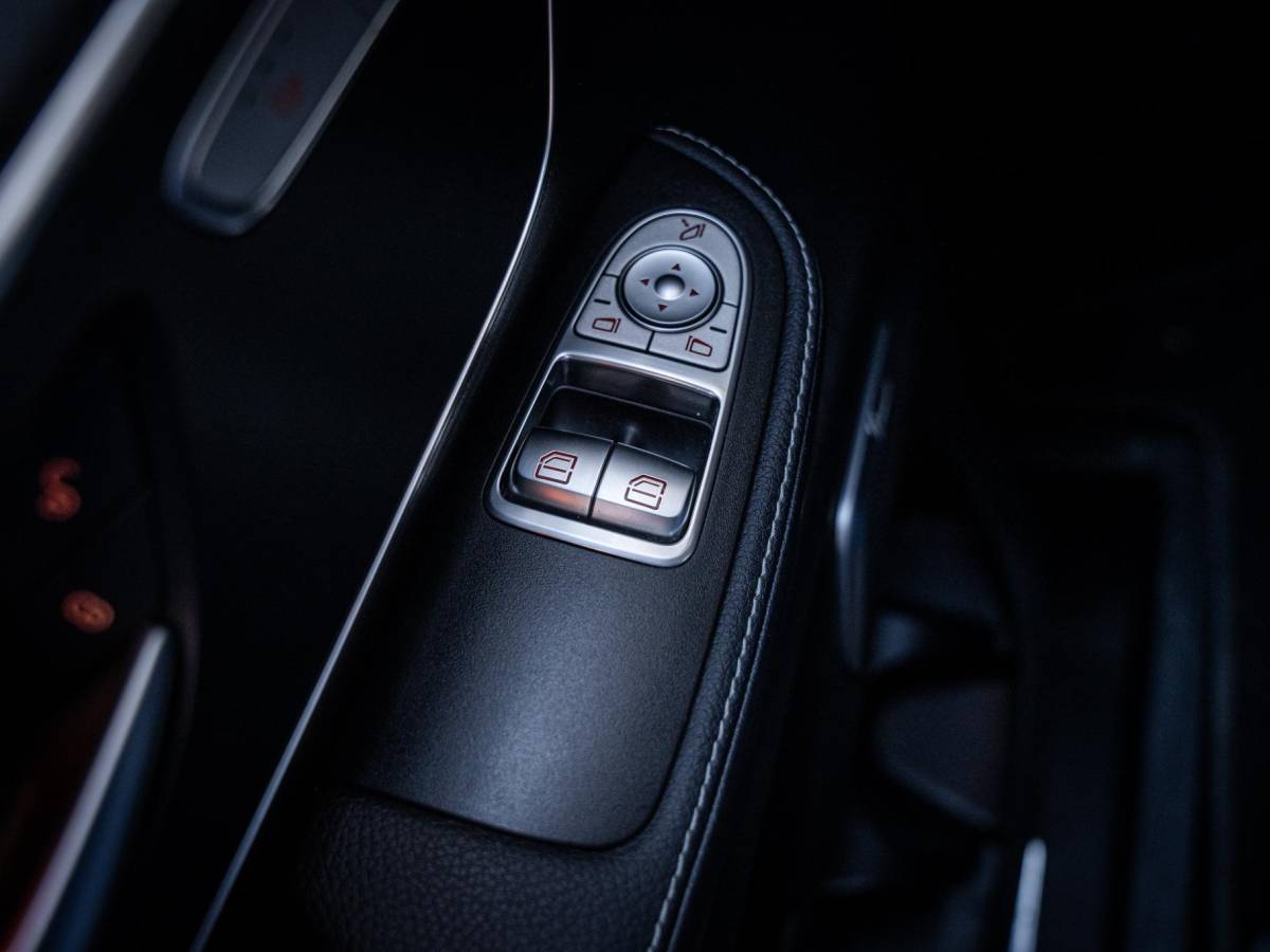 Mercedes-Benz V-Klasse Mercedes-Benz V-klasse 300d Lang DC Avantgarde Edition – AMG l Burmester l 360cam l Carplay
