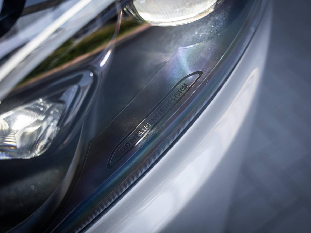 Mercedes-Benz V-Klasse Mercedes-Benz V-klasse 300d Lang DC Avantgarde Edition – AMG l Burmester l 360cam l Carplay