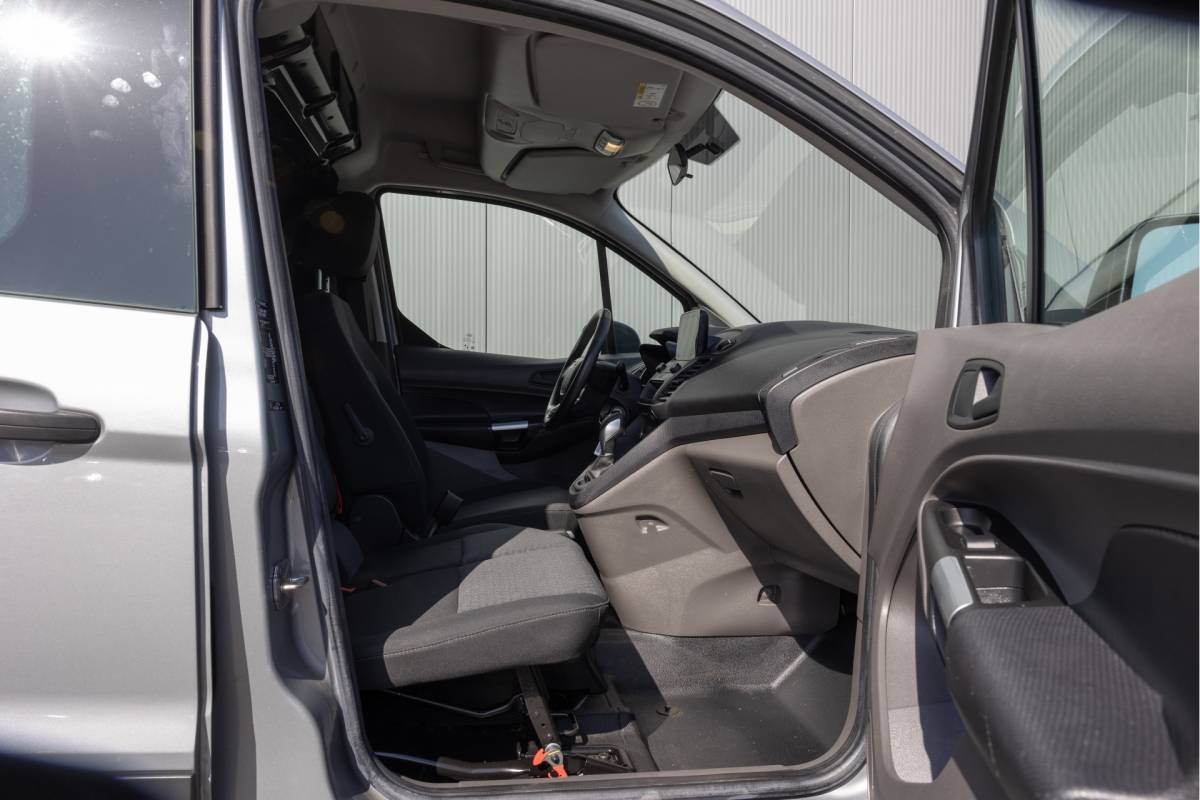 Ford Transit Connect Ford Transit Connect 1.5 | 3-ZITS | CAMERA | TREKHAAK | CLIMA | NL-AUTO