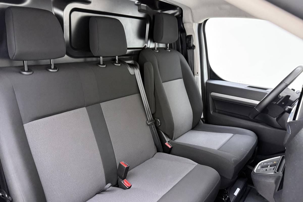 Opel Vivaro Opel Vivaro 2.0 Diesel 180 S&S L3 Automaat | Navigatie | Laadruimtebetimmering | Keyless Start | Cruise Control | Stuurverwarming | Climate Control | Parkeersensoren achter