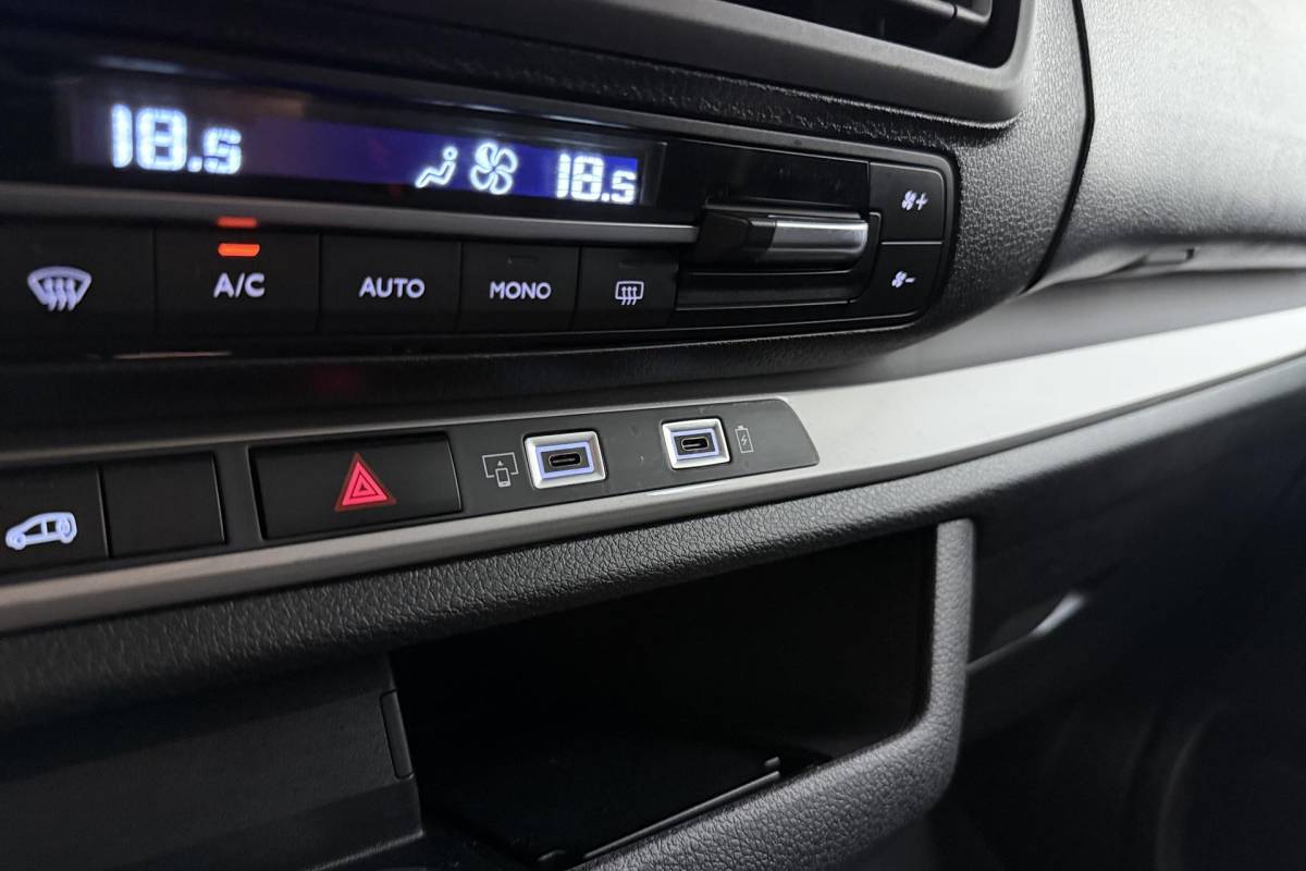 Opel Vivaro Opel Vivaro 2.0 Diesel 180 S&S L3 Automaat | Navigatie | Laadruimtebetimmering | Keyless Start | Cruise Control | Stuurverwarming | Climate Control | Parkeersensoren achter