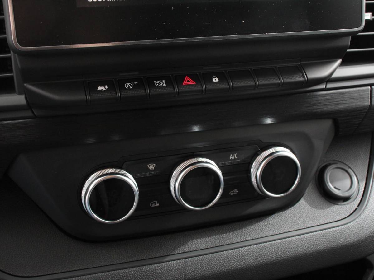 Renault Trafic Renault Trafic 2.0 Blue dCi 110PK T30 L2H1 Advance Navigatie Airco Lichtmetalen velgen Betimmering Trekhaak Camera Parkeer sensoren Dab