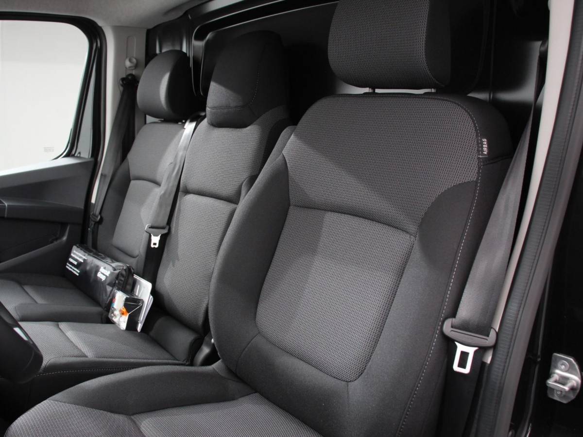 Renault Trafic Renault Trafic 2.0 Blue dCi 110PK T30 L2H1 Advance Navigatie Airco Lichtmetalen velgen Betimmering Trekhaak Camera Parkeer sensoren Dab
