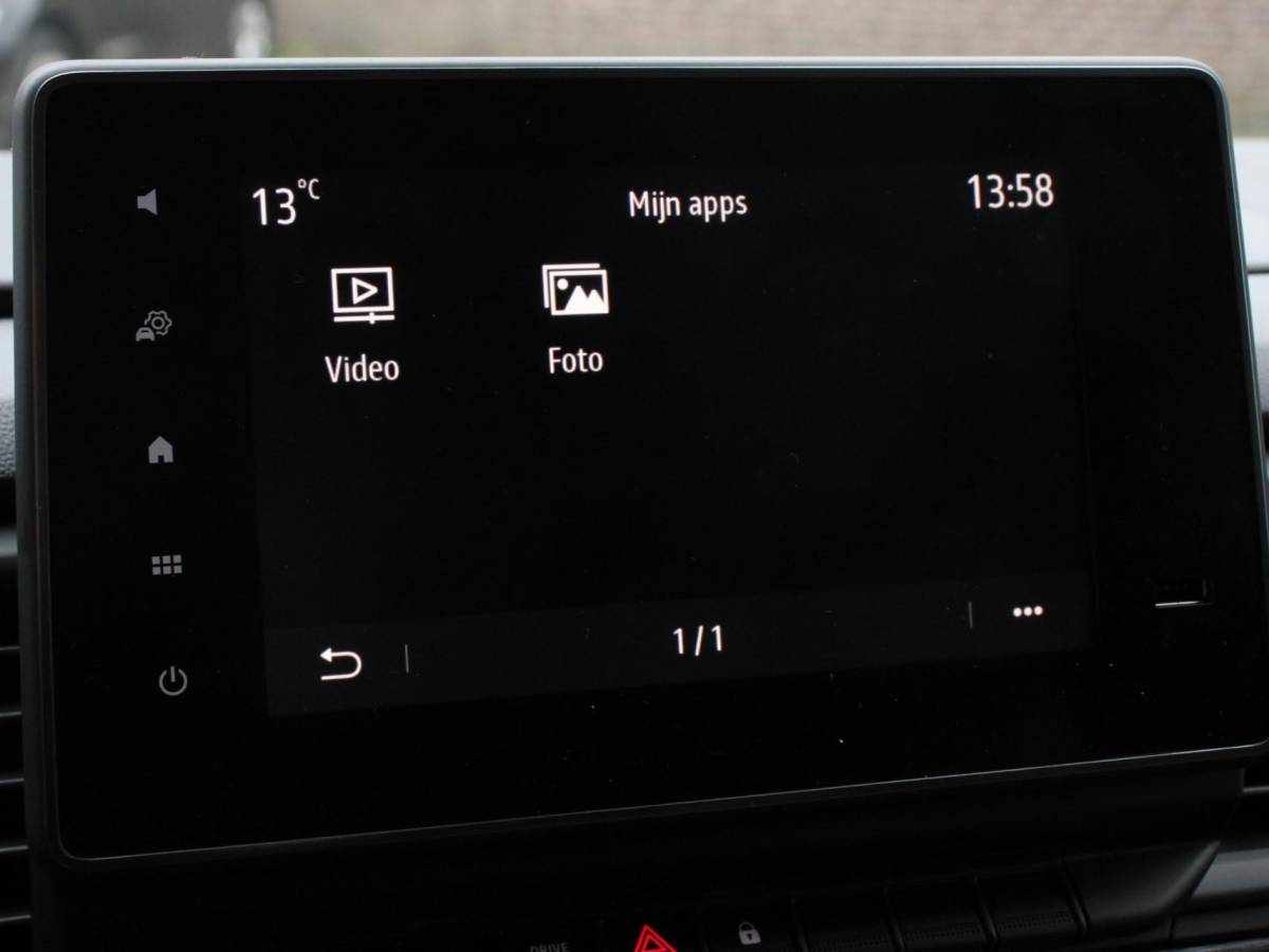 Renault Trafic Renault Trafic 2.0 Blue dCi 110PK T30 L2H1 Advance Navigatie Airco Lichtmetalen velgen Betimmering Trekhaak Camera Parkeer sensoren Dab