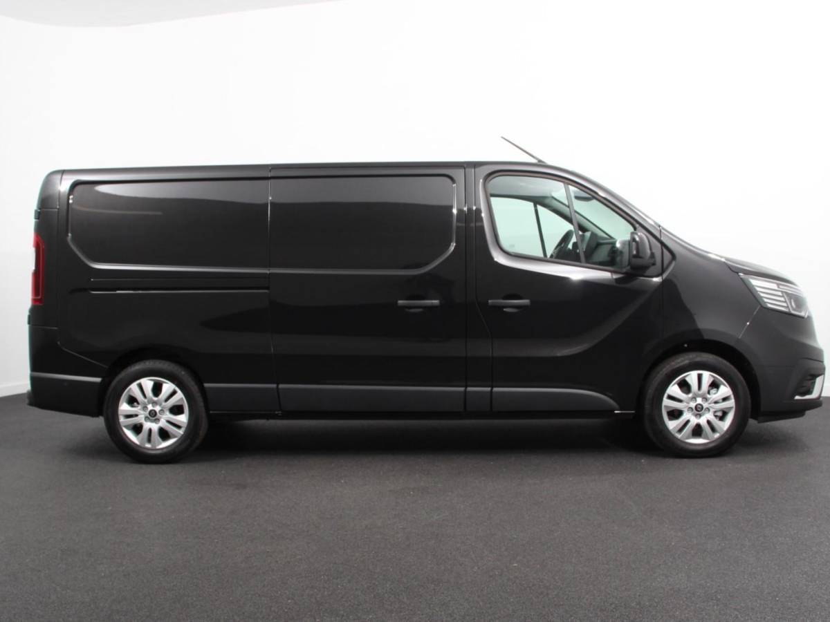 Renault Trafic Renault Trafic 2.0 Blue dCi 110PK T30 L2H1 Advance Navigatie Airco Lichtmetalen velgen Betimmering Trekhaak Camera Parkeer sensoren Dab