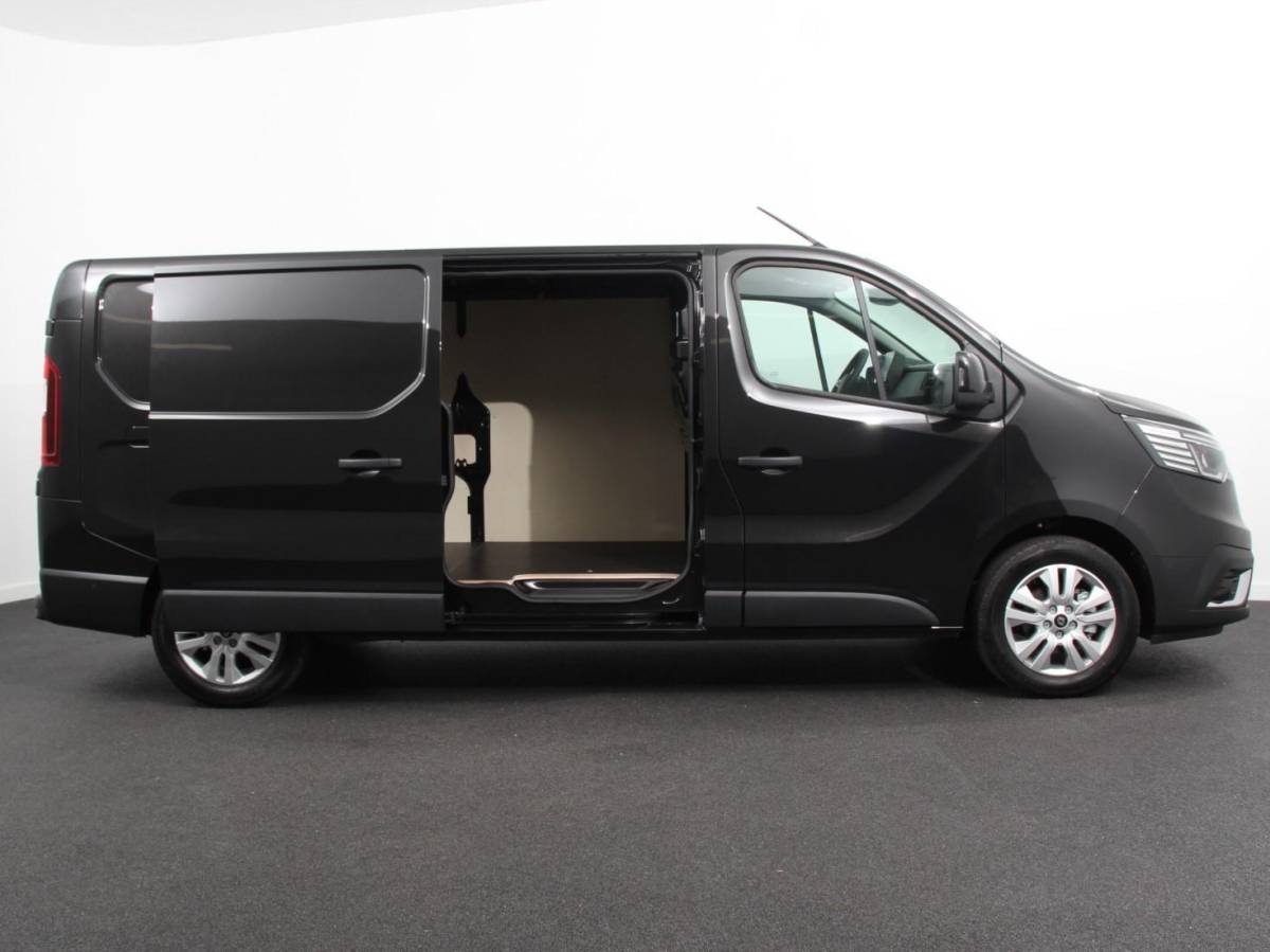 Renault Trafic Renault Trafic 2.0 Blue dCi 110PK T30 L2H1 Advance Navigatie Airco Lichtmetalen velgen Betimmering Trekhaak Camera Parkeer sensoren Dab