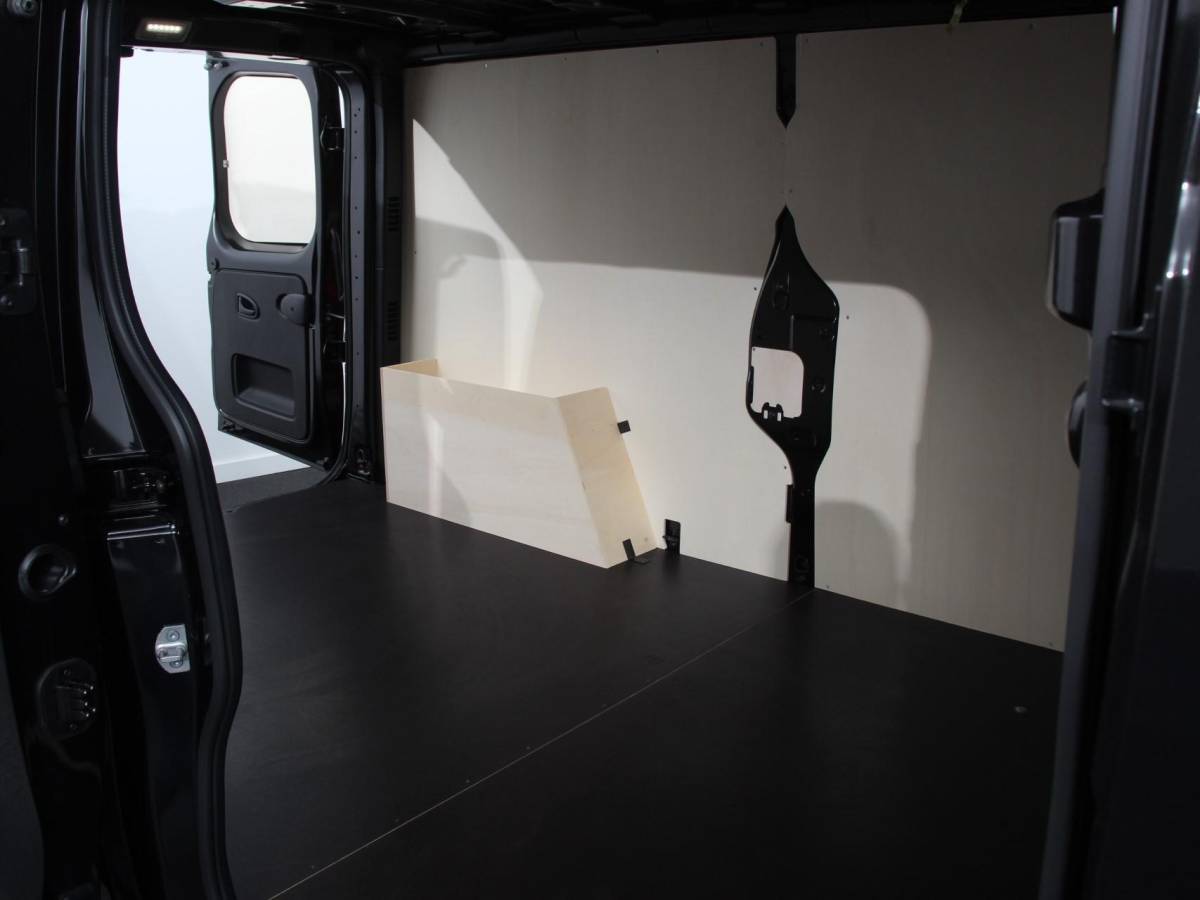 Renault Trafic Renault Trafic 2.0 Blue dCi 110PK T30 L2H1 Advance Navigatie Airco Lichtmetalen velgen Betimmering Trekhaak Camera Parkeer sensoren Dab