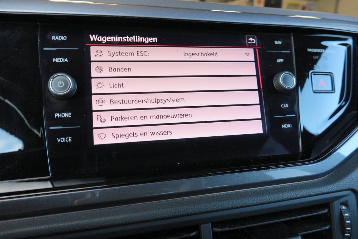 Volkswagen Polo Volkswagen Polo 2.0 TSI GTI 147kw 200PK DSG Led, Virtual cockpit , Stoelverwarming , Navi , Carplay, PDC, Schakelflippers , Camera ,Adaptive cruise  , etc. (Recent onderhouden , historie volledig bekend)