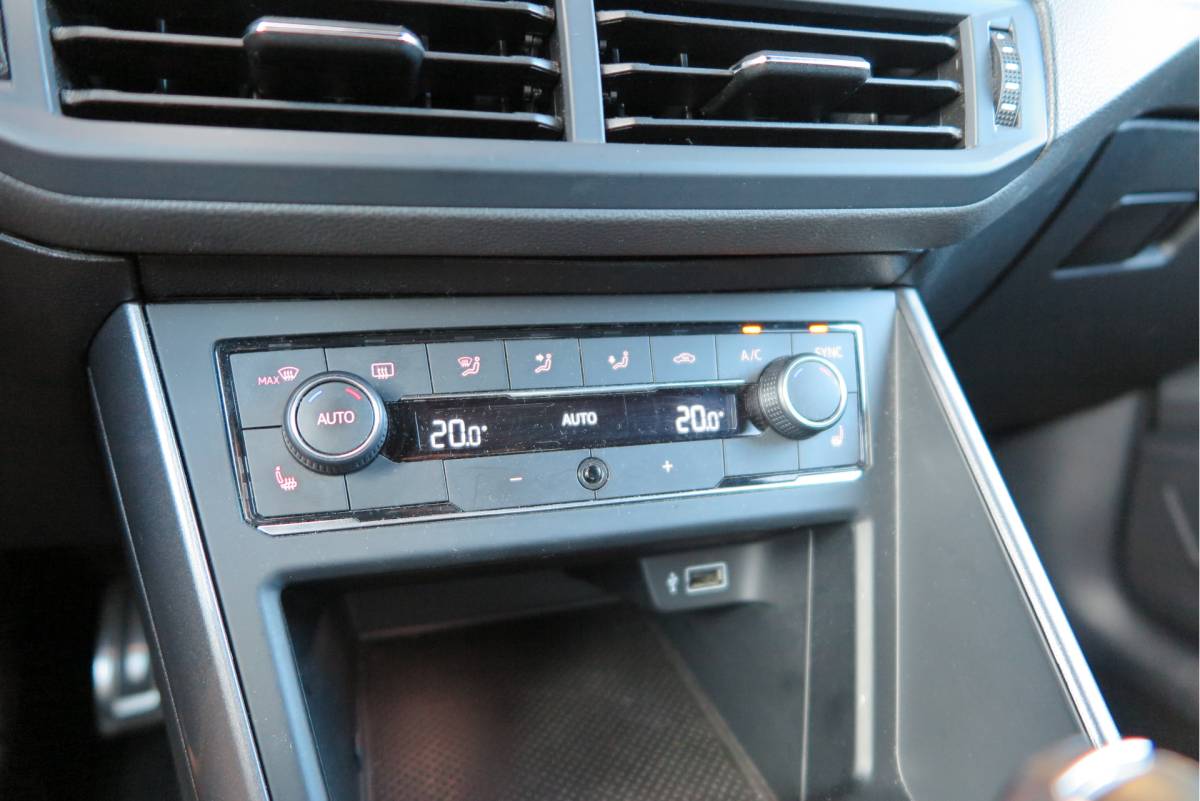 Volkswagen Polo Volkswagen Polo 2.0 TSI GTI 147kw 200PK DSG Led, Virtual cockpit , Stoelverwarming , Navi , Carplay, PDC, Schakelflippers , Camera ,Adaptive cruise  , etc. (Recent onderhouden , historie volledig bekend)