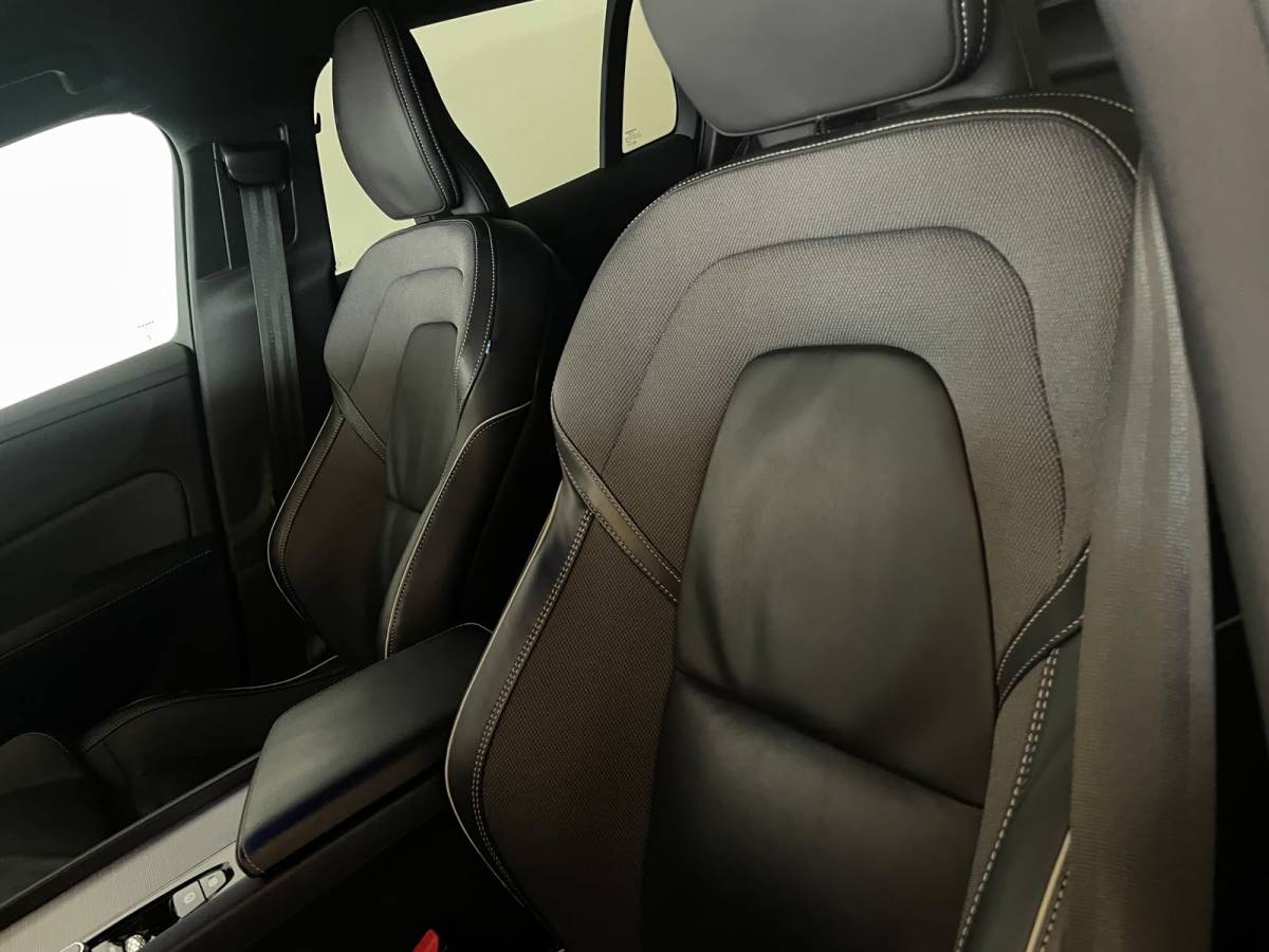 Volvo V60 Volvo V60 2.0 B3 R-Design AUTOMAAT AIRCO NAVI CRUISE BLUETOOTH ELEK STOELEN HARMAN KARDON VELGEN CAMERA PRIVACYGLAS NETTE AUTO