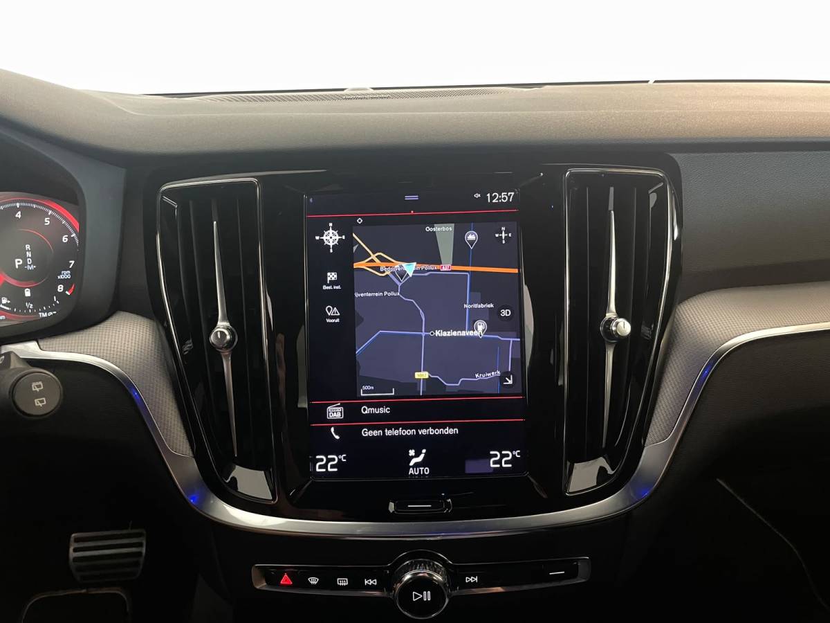 Volvo V60 Volvo V60 2.0 B3 R-Design AUTOMAAT AIRCO NAVI CRUISE BLUETOOTH ELEK STOELEN HARMAN KARDON VELGEN CAMERA PRIVACYGLAS NETTE AUTO