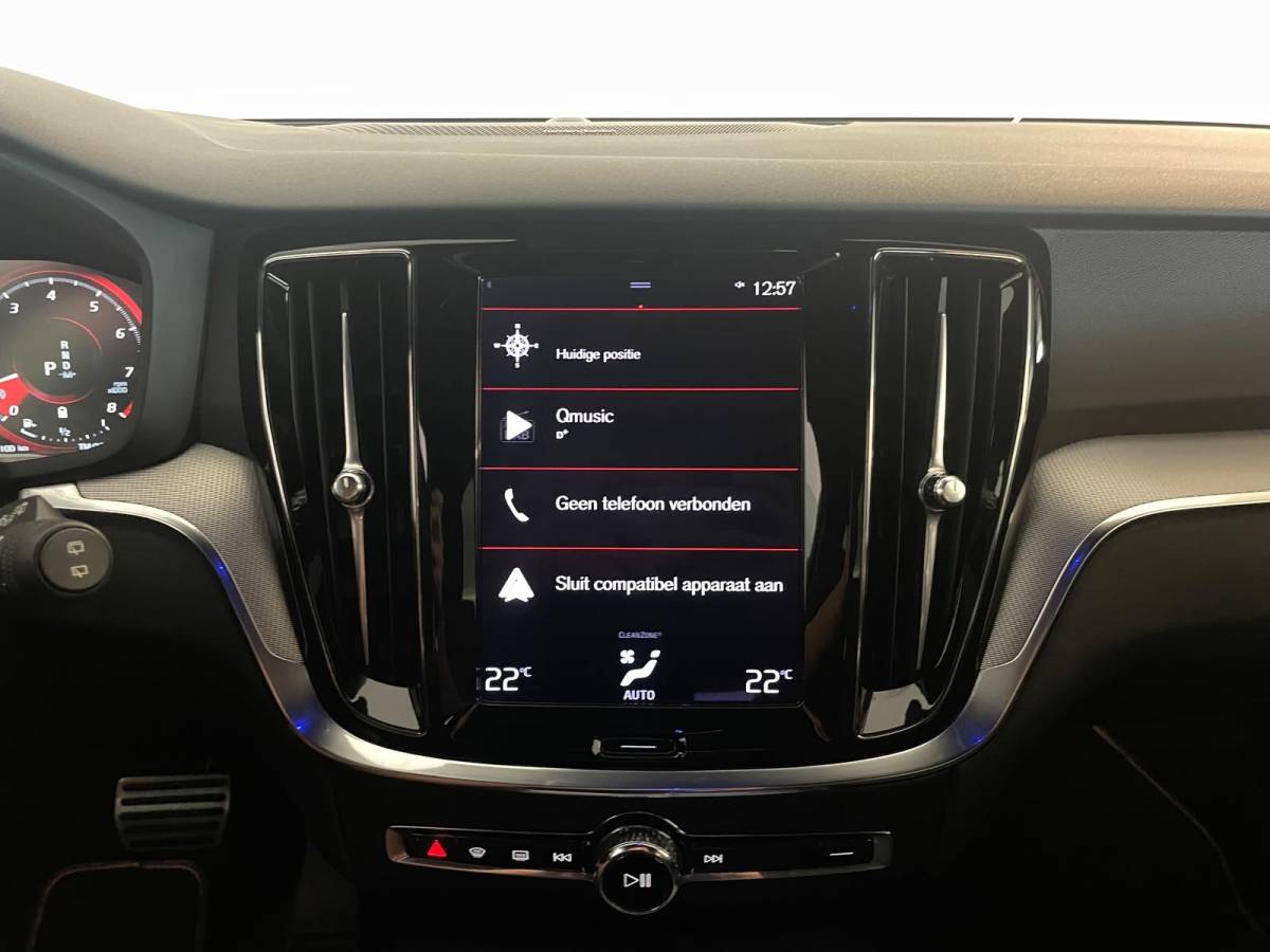 Volvo V60 Volvo V60 2.0 B3 R-Design AUTOMAAT AIRCO NAVI CRUISE BLUETOOTH ELEK STOELEN HARMAN KARDON VELGEN CAMERA PRIVACYGLAS NETTE AUTO