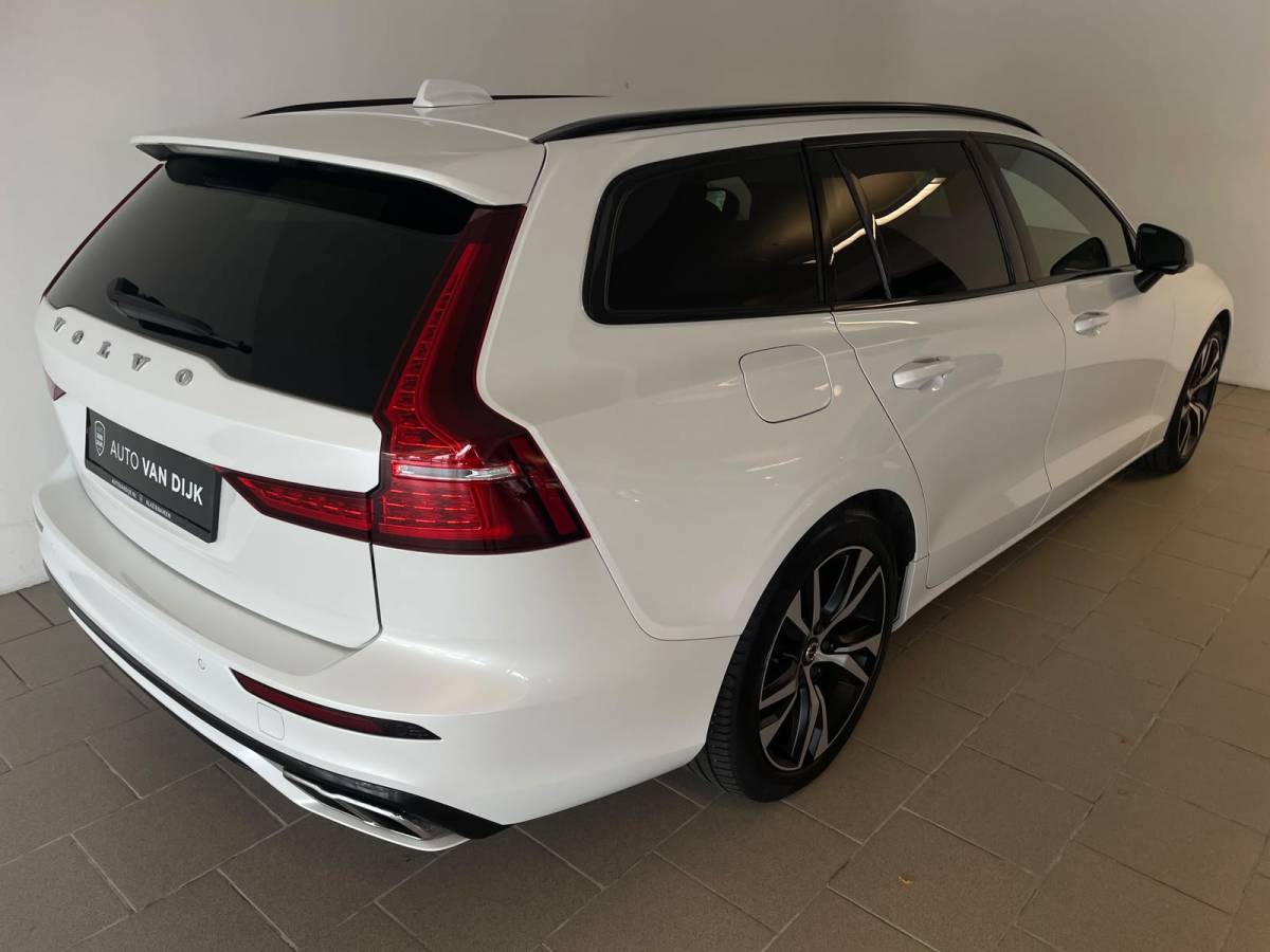 Volvo V60 Volvo V60 2.0 B3 R-Design AUTOMAAT AIRCO NAVI CRUISE BLUETOOTH ELEK STOELEN HARMAN KARDON VELGEN CAMERA PRIVACYGLAS NETTE AUTO