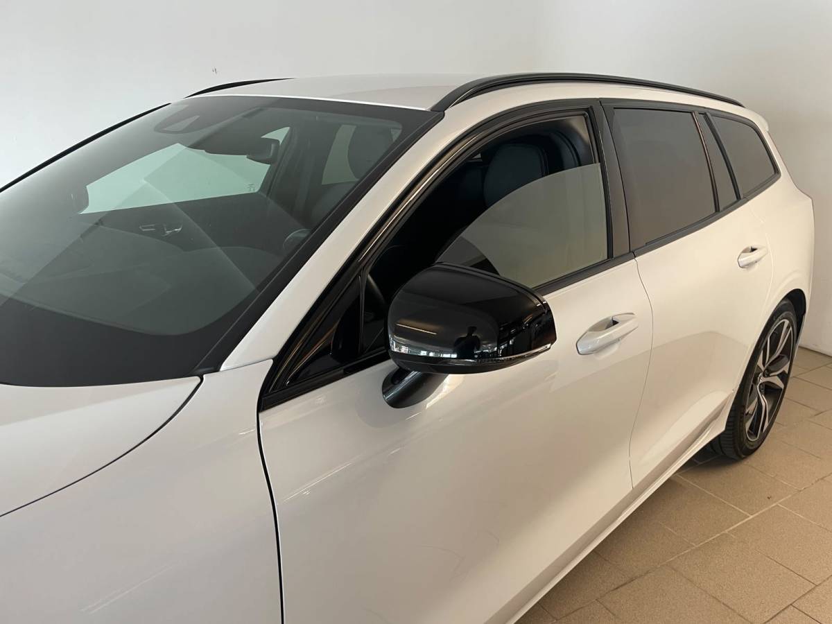 Volvo V60 Volvo V60 2.0 B3 R-Design AUTOMAAT AIRCO NAVI CRUISE BLUETOOTH ELEK STOELEN HARMAN KARDON VELGEN CAMERA PRIVACYGLAS NETTE AUTO