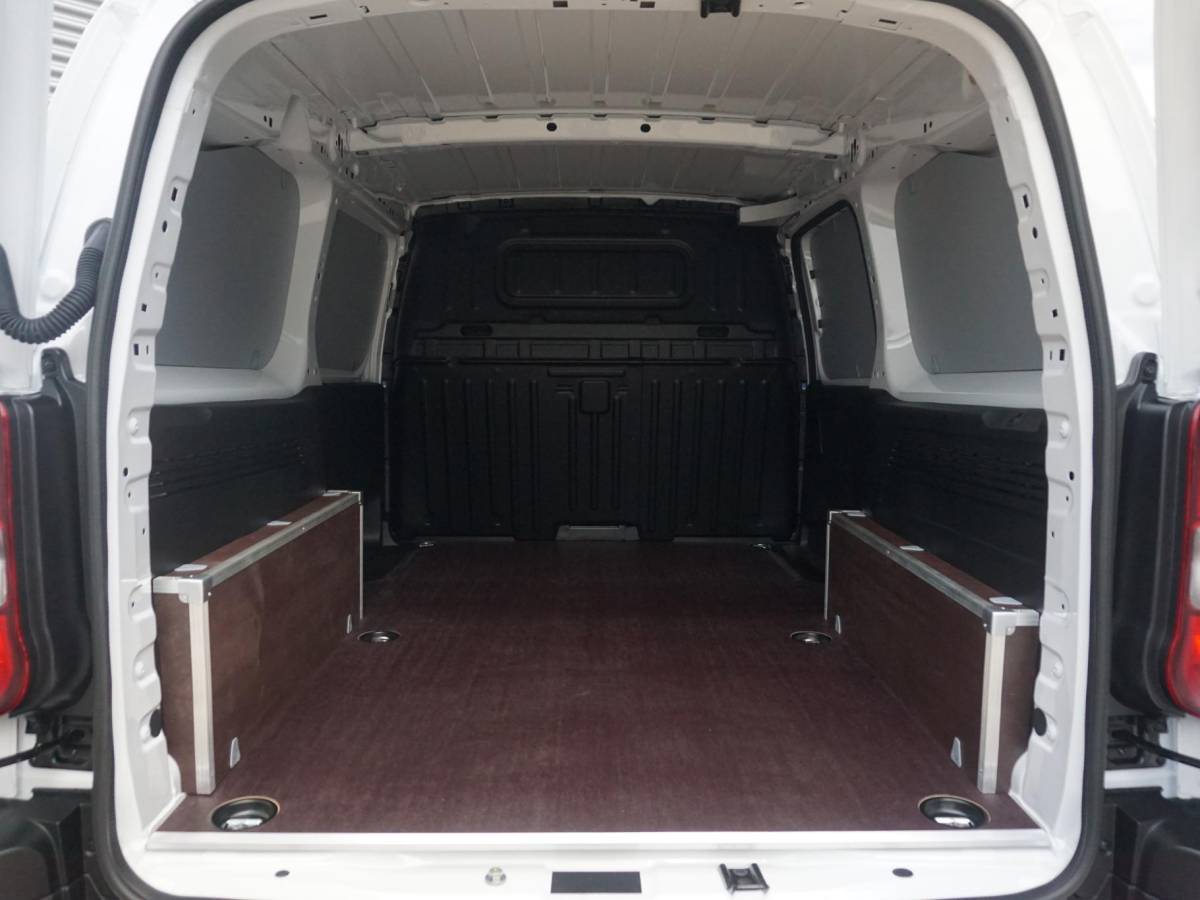 Opel Combo-e Opel Combo Electric L2 50kWh | camera | Apple Carplay/Android Auto  | laadruimtebetimmering | Comfort stoelen | rijklaarprijs