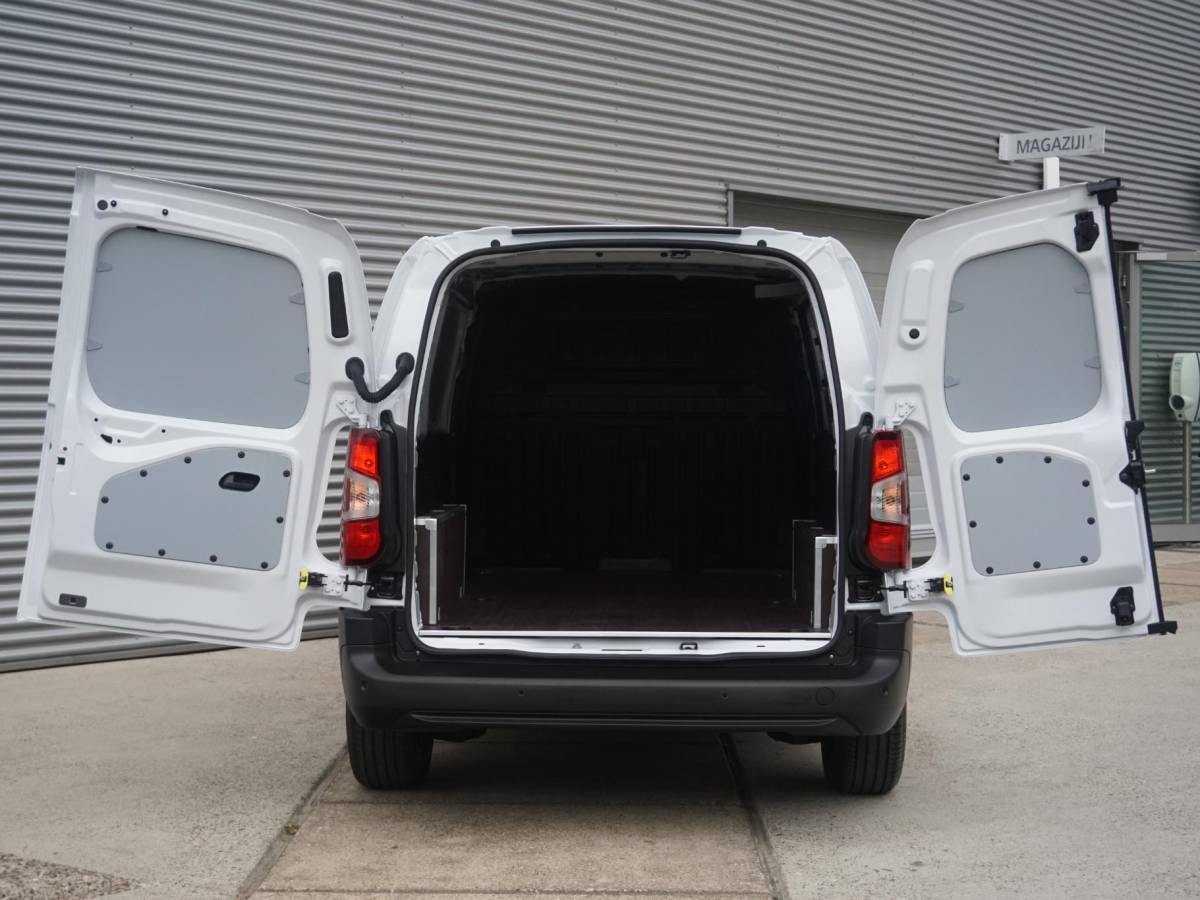 Opel Combo-e Opel Combo Electric L2 50kWh | camera | Apple Carplay/Android Auto  | laadruimtebetimmering | Comfort stoelen | rijklaarprijs