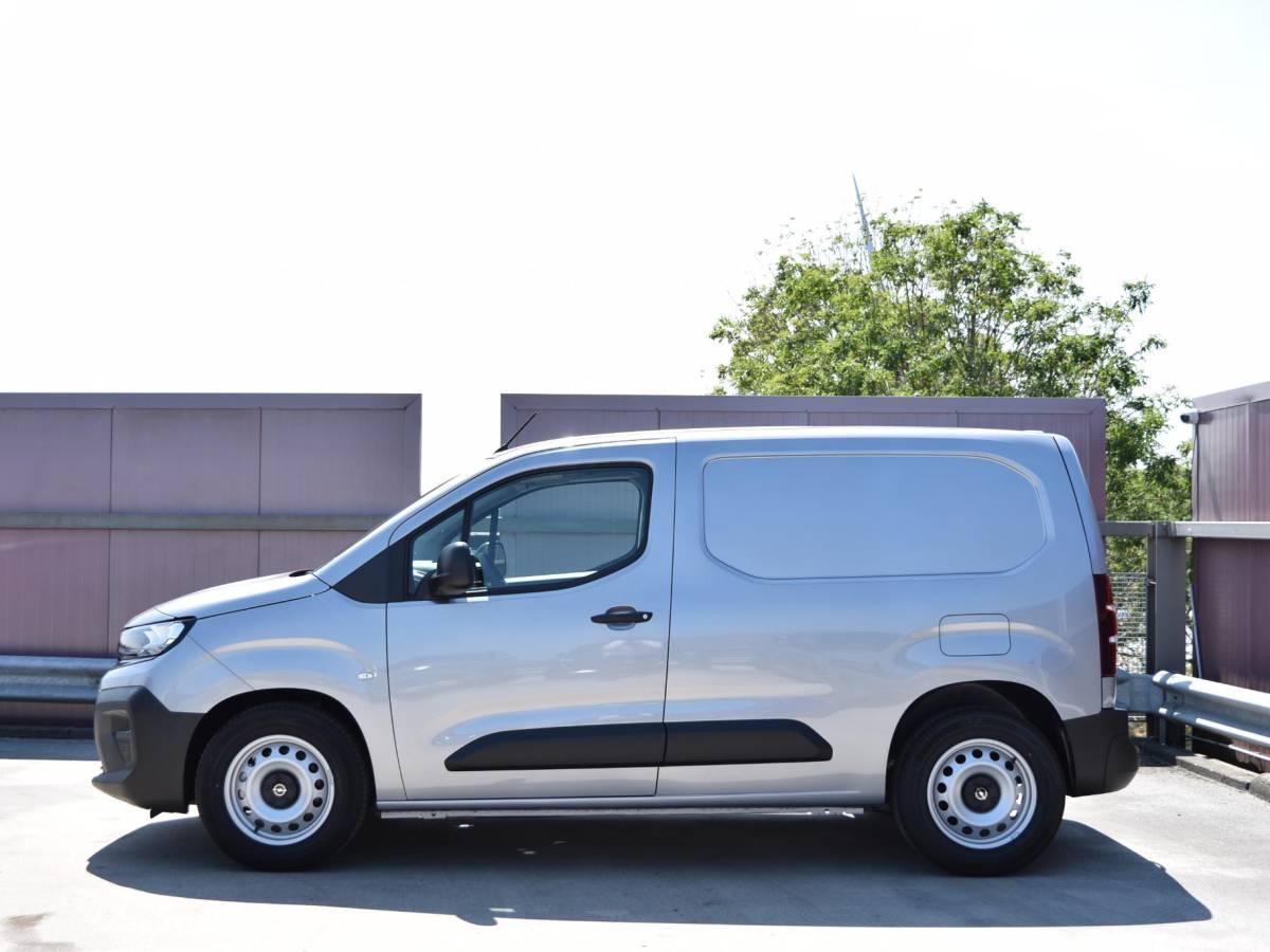 Opel Combo-e Opel Combo Electric L1 50kWh | camera | Apple Carplay/Android Auto  | laadruimtebetimmering  | Comfort stoelen | rijklaarprijs