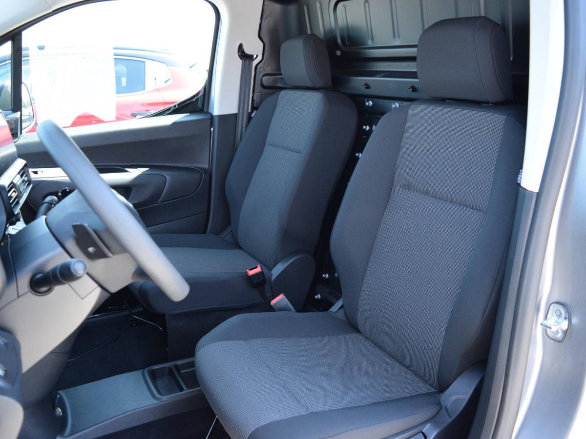 Opel Combo-e Opel Combo Electric L1 50kWh | camera | Apple Carplay/Android Auto  | laadruimtebetimmering  | Comfort stoelen | rijklaarprijs