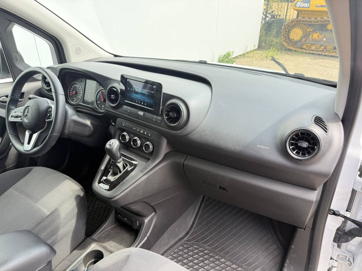 Mercedes-Benz eCitan Mercedes-Benz eCitan 112 51kWh L2 285 WLTP 95% (SOH) Camera MBUX Trekhaak 75kW Snelladen Apple Carplay Cruise Control