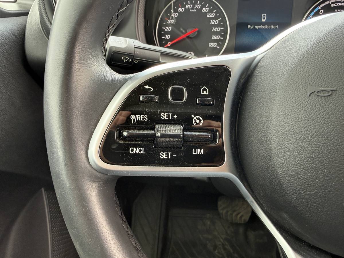 Mercedes-Benz eCitan Mercedes-Benz eCitan 112 51kWh L2 285 WLTP 95% (SOH) Camera MBUX Trekhaak 75kW Snelladen Apple Carplay Cruise Control
