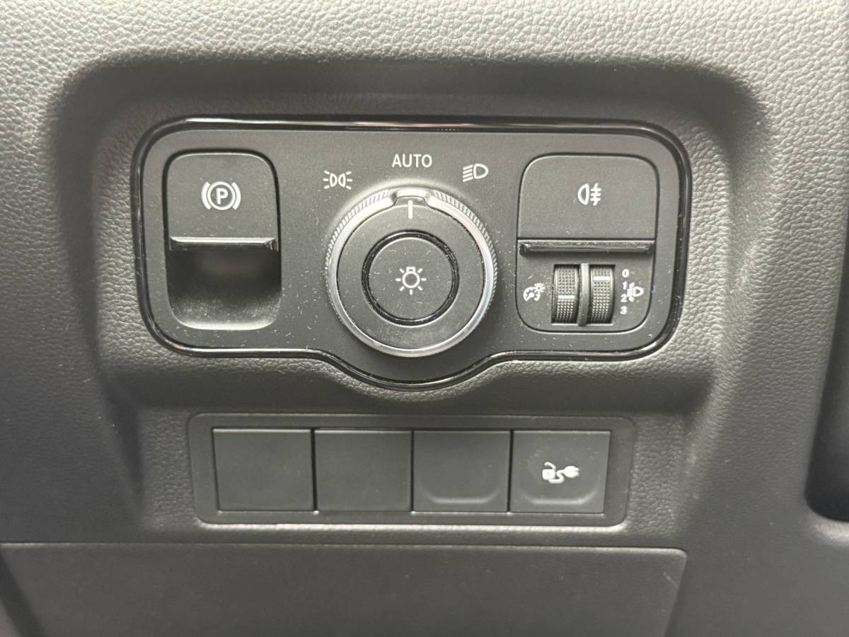 Mercedes-Benz eCitan Mercedes-Benz eCitan 112 51kWh L2 285 WLTP 95% (SOH) Camera MBUX Trekhaak 75kW Snelladen Apple Carplay Cruise Control