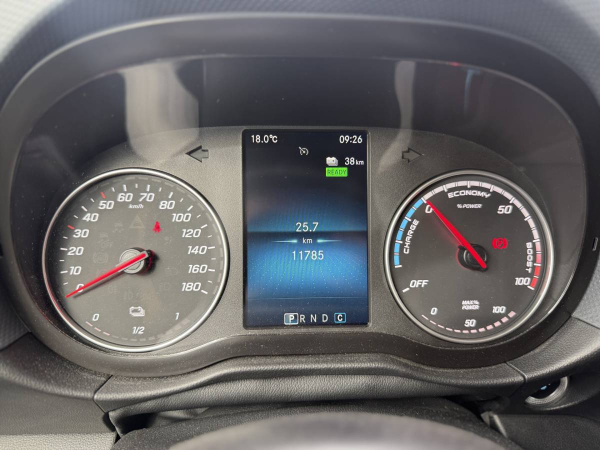 Mercedes-Benz eCitan Mercedes-Benz eCitan 112 51kWh L2 285 WLTP 95% (SOH) Camera MBUX Trekhaak 75kW Snelladen Apple Carplay Cruise Control