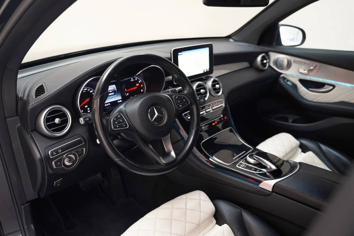 Mercedes-Benz GLC Mercedes-Benz GLC-Klasse COUPE 250 4MATIC AMG Premium Plus [ Schuifdak Burmester Memory 360°Cam ]
