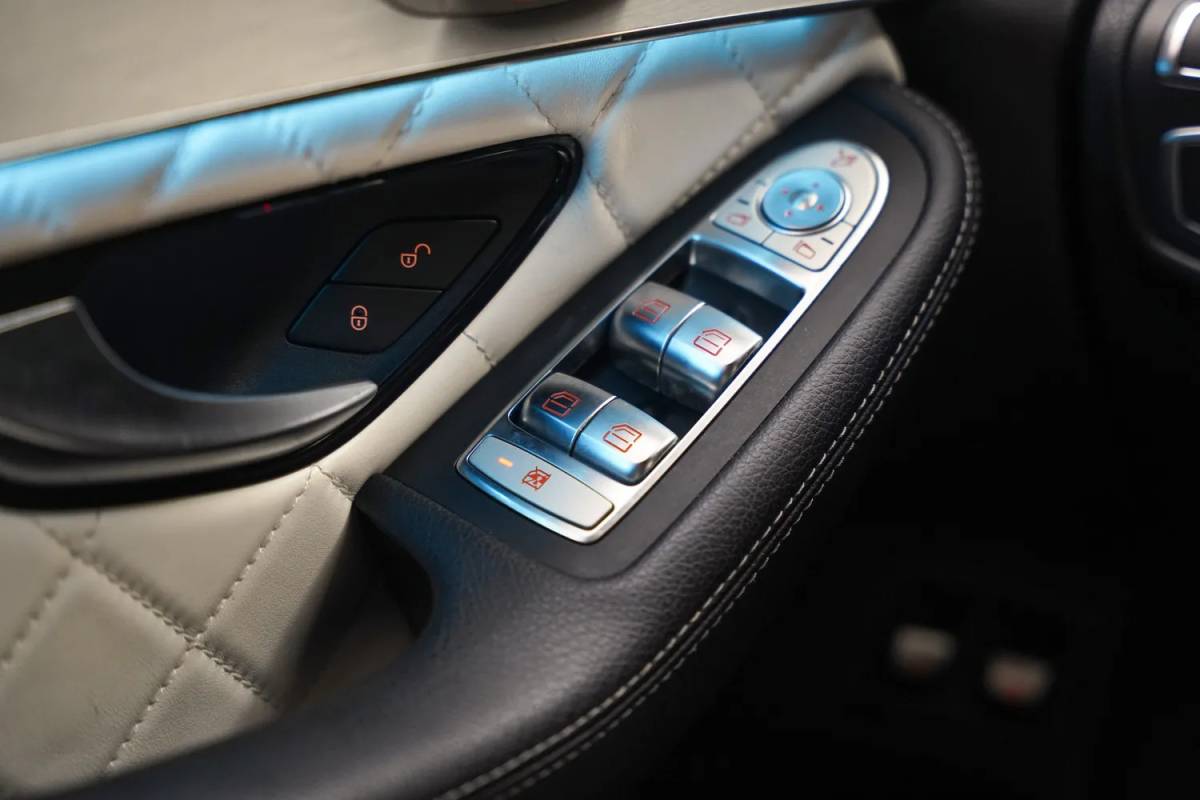 Mercedes-Benz GLC Mercedes-Benz GLC-Klasse COUPE 250 4MATIC AMG Premium Plus [ Schuifdak Burmester Memory 360°Cam ]