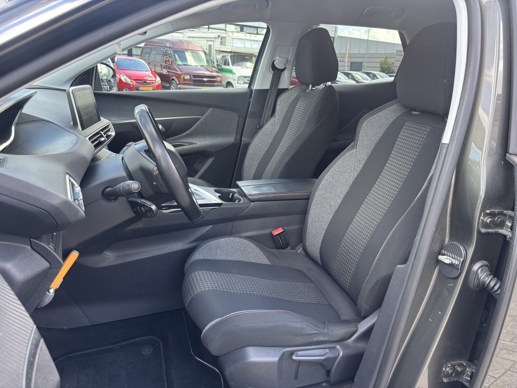 Peugeot 3008 Peugeot 3008 1.2 PureTech Active Navi Carplay Trekhaak Parkeersensoren
