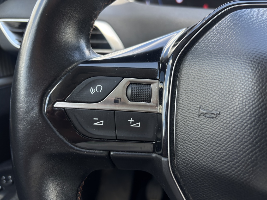 Peugeot 3008 Peugeot 3008 1.2 PureTech Active Navi Carplay Trekhaak Parkeersensoren