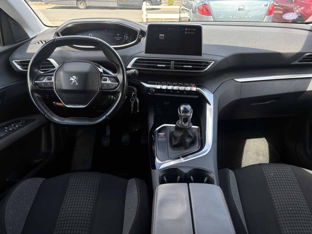 Peugeot 3008 Peugeot 3008 1.2 PureTech Active Navi Carplay Trekhaak Parkeersensoren