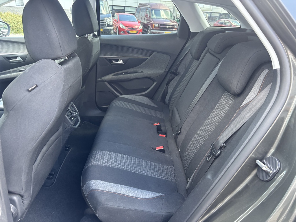 Peugeot 3008 Peugeot 3008 1.2 PureTech Active Navi Carplay Trekhaak Parkeersensoren