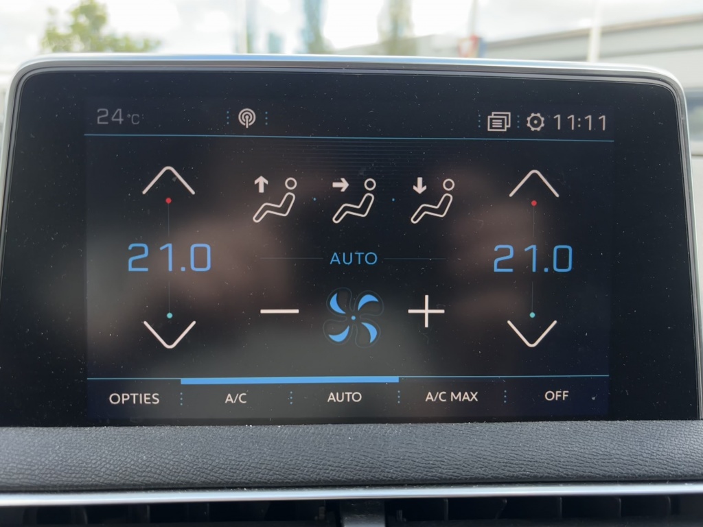 Peugeot 3008 Peugeot 3008 1.2 PureTech Active Navi Carplay Trekhaak Parkeersensoren