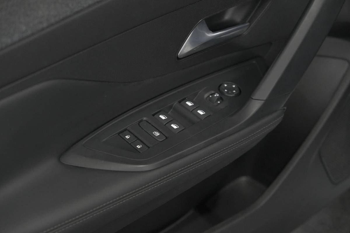 Peugeot 408 Peugeot 408 Hybrid 136 e-DCS6 Allure | 360 Camera | Adaptieve Cruise Control | Navigatie