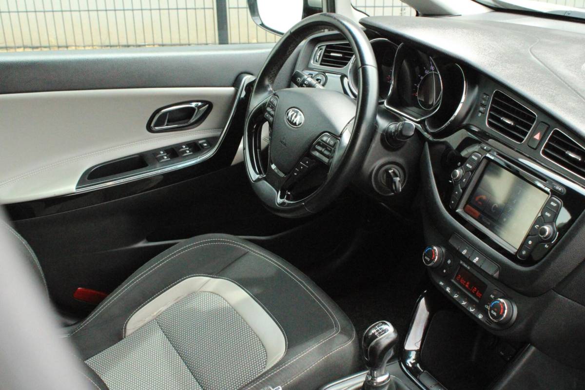 Kia cee'd Kia cee’d 1.6 GDI Business Pack Camera Cruise Navi Bluetooth Clima
