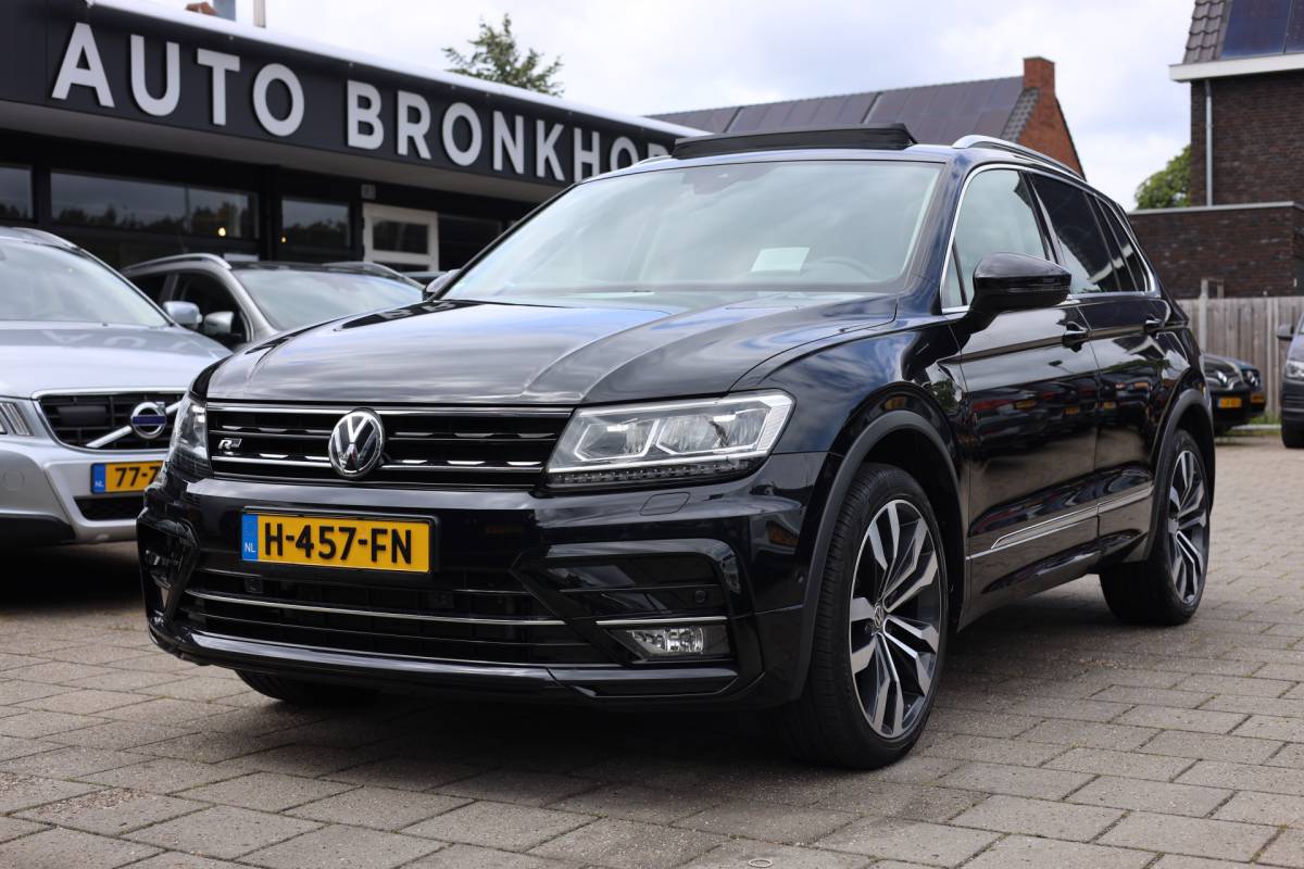 Volkswagen Tiguan Volkswagen Tiguan 2.0 TSI 4MOTION | R-LINE | PANO | CAMERA | TREKHAAK