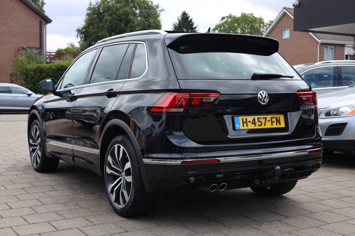 Volkswagen Tiguan Volkswagen Tiguan 2.0 TSI 4MOTION | R-LINE | PANO | CAMERA | TREKHAAK