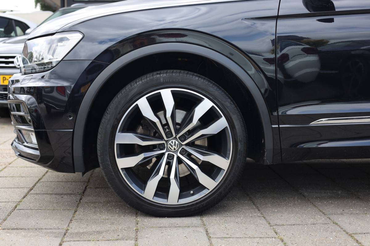 Volkswagen Tiguan Volkswagen Tiguan 2.0 TSI 4MOTION | R-LINE | PANO | CAMERA | TREKHAAK