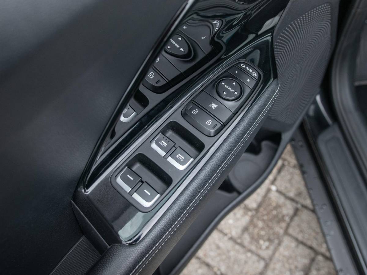 Kia Niro Kia Niro 1.6 GDi Hybrid ExecutiveLine | Leder | Clima | Adapt. Cruise | BSM | Stoel&Stuur Verw. | Xenon