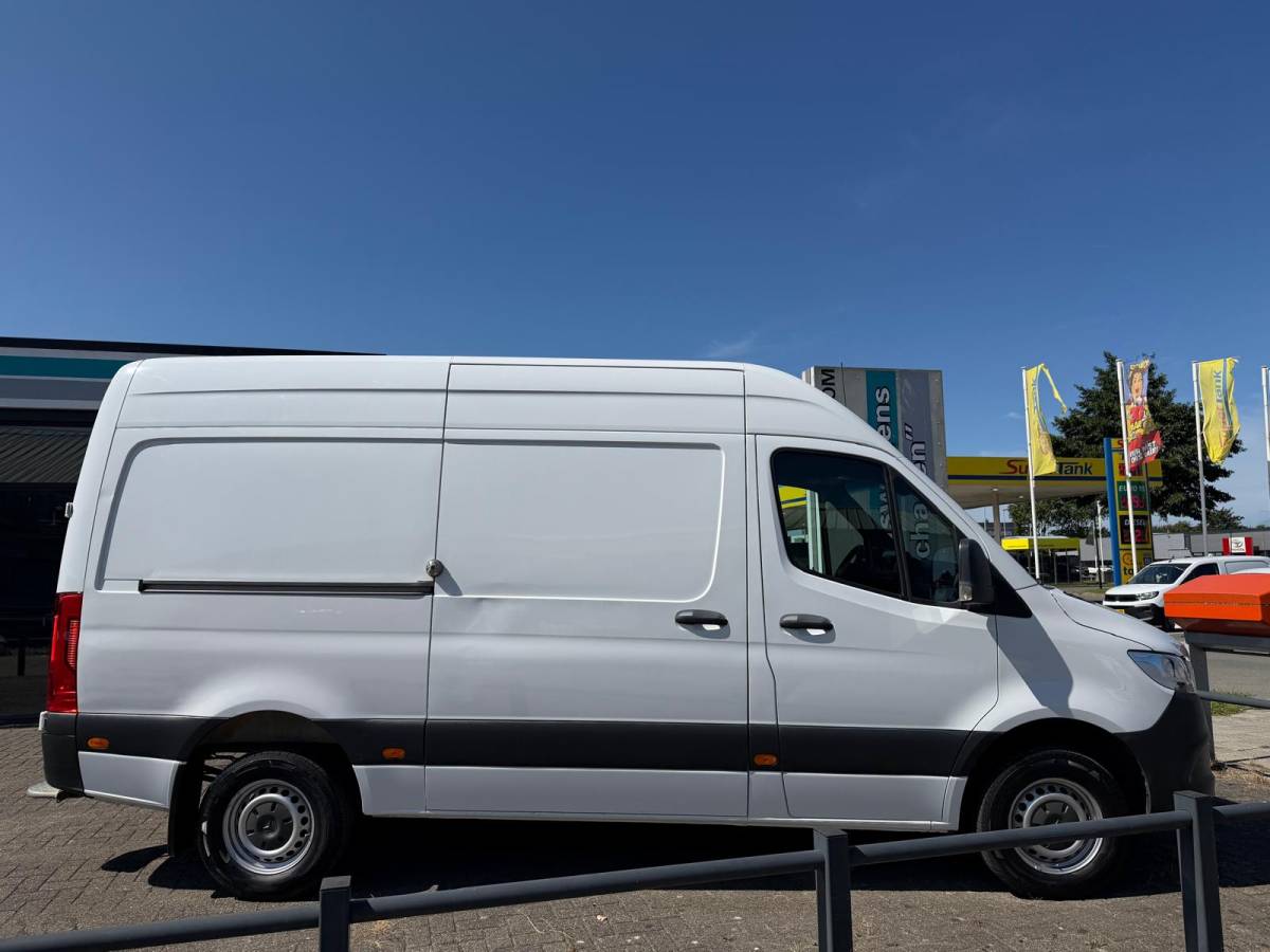 Mercedes-Benz Sprinter Mercedes-Benz Sprinter 316 CDI L2H2 E6 RWD | 3.5T Trekhaak | Automaat | Mbux 7