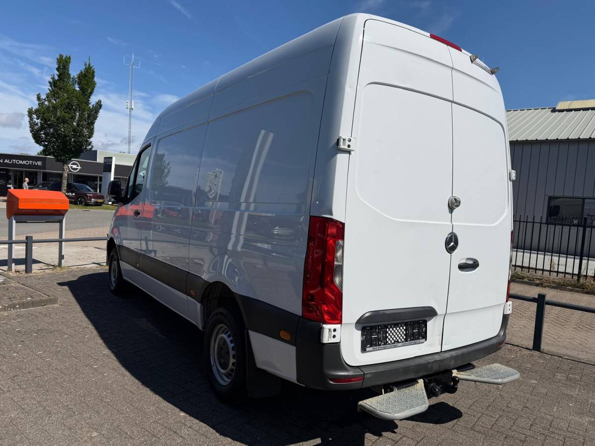Mercedes-Benz Sprinter Mercedes-Benz Sprinter 316 CDI L2H2 E6 RWD | 3.5T Trekhaak | Automaat | Mbux 7